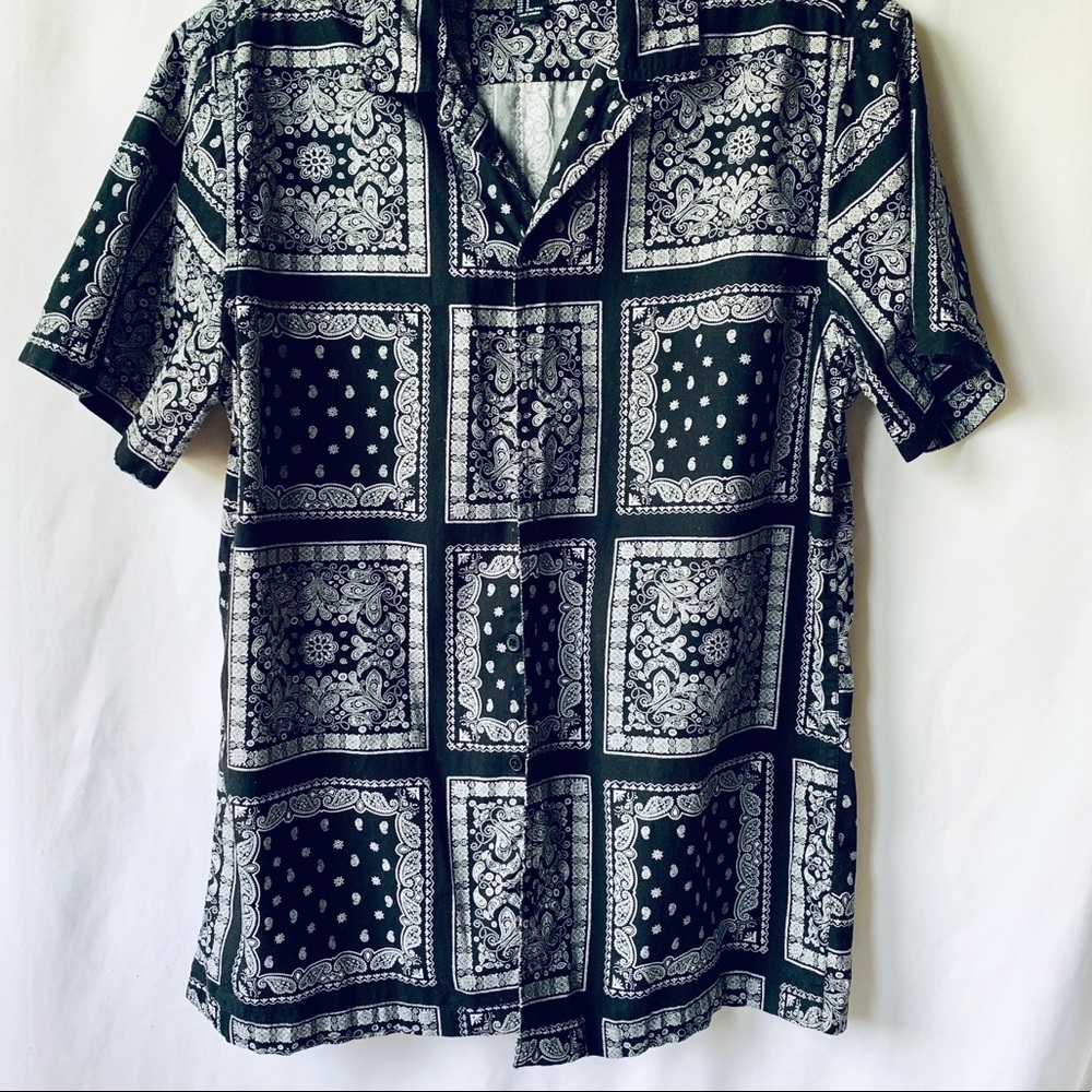 Forever 21 shortsleeved button down